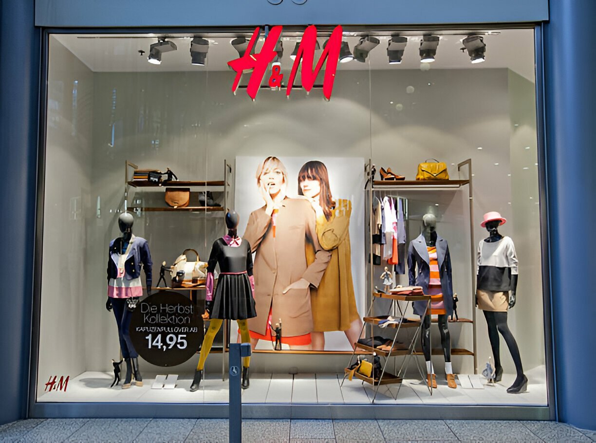 فئات المنتجات المتاحة على موقع H&M عالم تسوق غني يناسب جميع الأذواق والاحتياجات