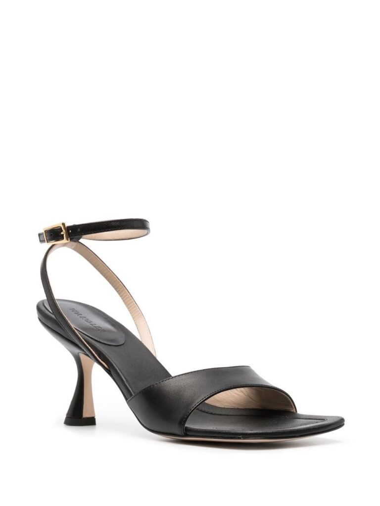 تنسيقات أنيقة: اكتشفي أحدث صيحات الموضة من FARFETCH Wandler
80mm leather heeled sandals