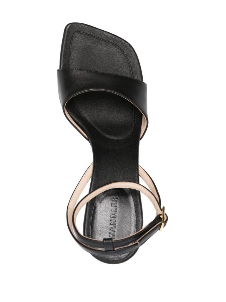 تنسيقات أنيقة: اكتشفي أحدث صيحات الموضة من FARFETCH Wandler
80mm leather heeled sandals